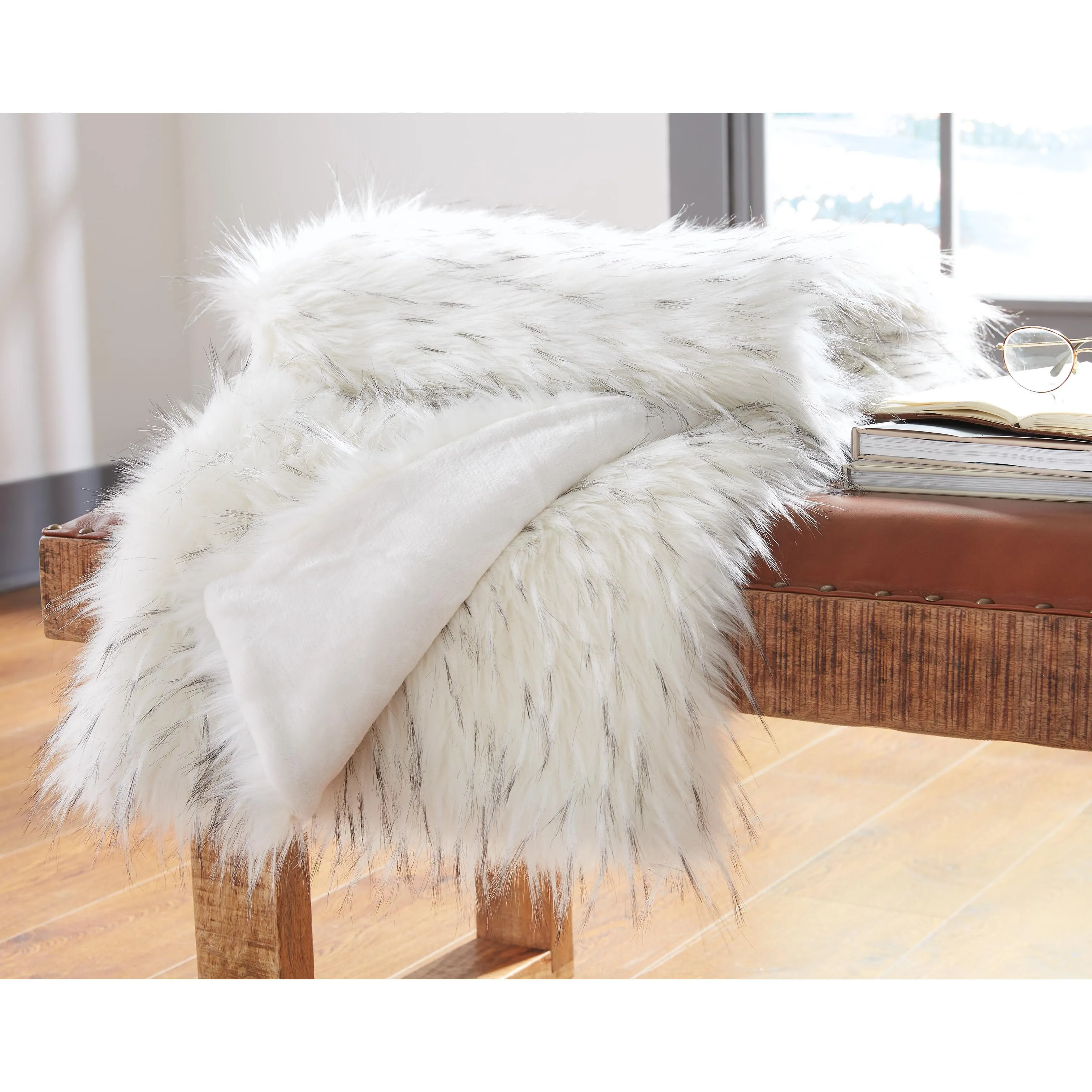 signature Design by Ashley Home Decor Throws A1000757t